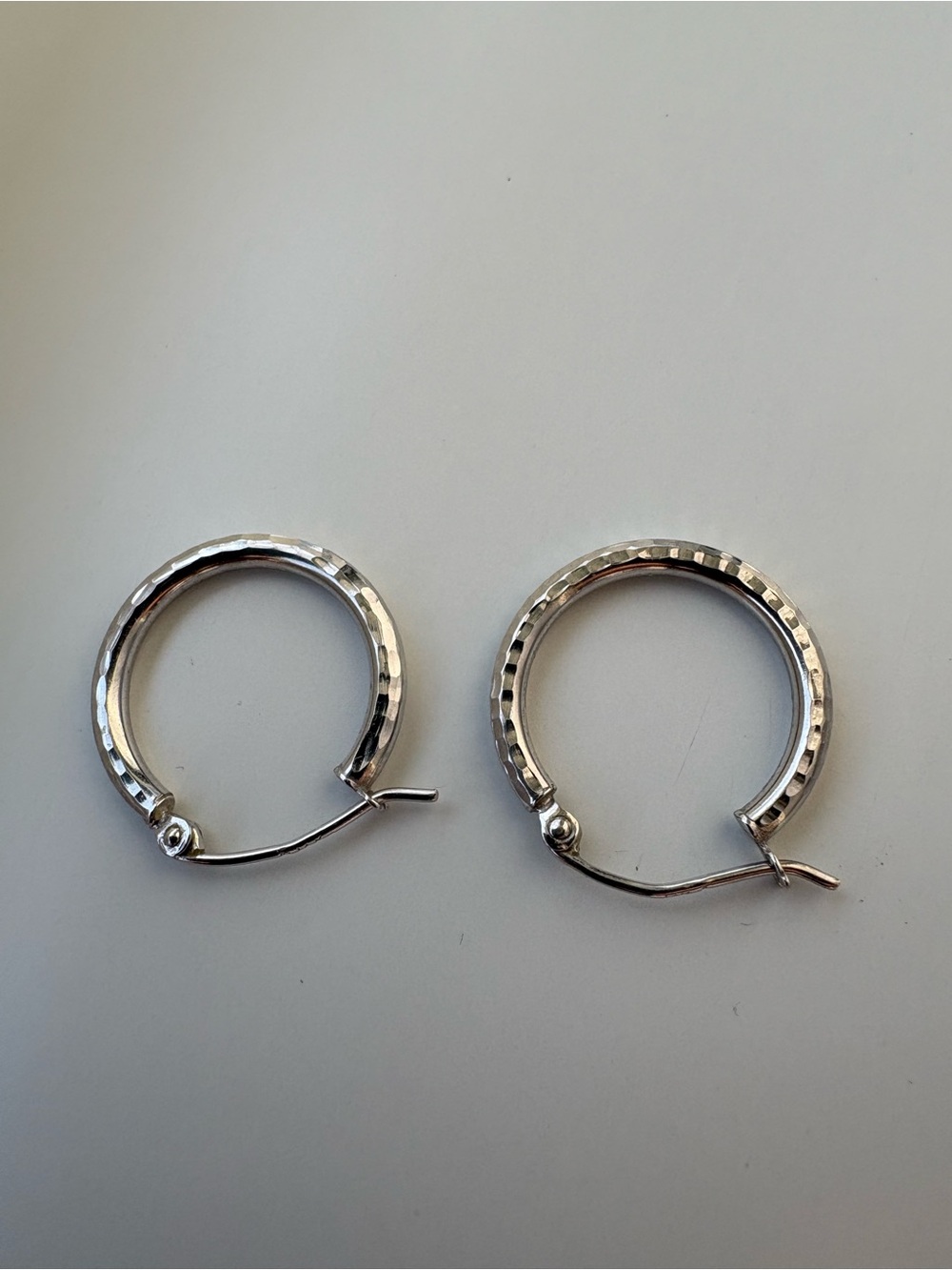 14k white gold Hammered Hoop Earrings - Classic Women's estate Jewelry